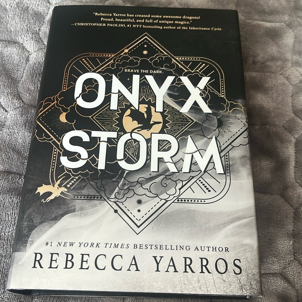 Onyx storm by Rebecca Yarros
Haven’t read/used
Brand new